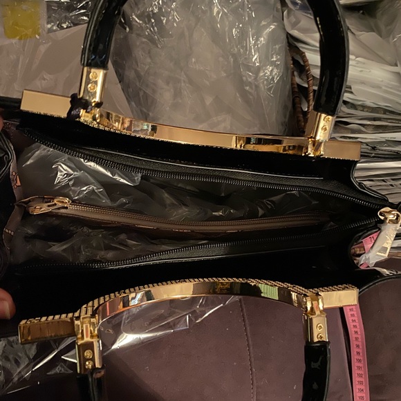 Shiny Patent with Circle Metallic Gold Handle - Picture 6 of 6